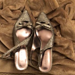 Metallic gray low heel shoe